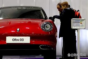 Ferrari mới vào kho! Báo Sun - Woo: Tổng giá trị của bộ sưu tập xe sang trọng C - rô là 17 triệu bảng Anh?